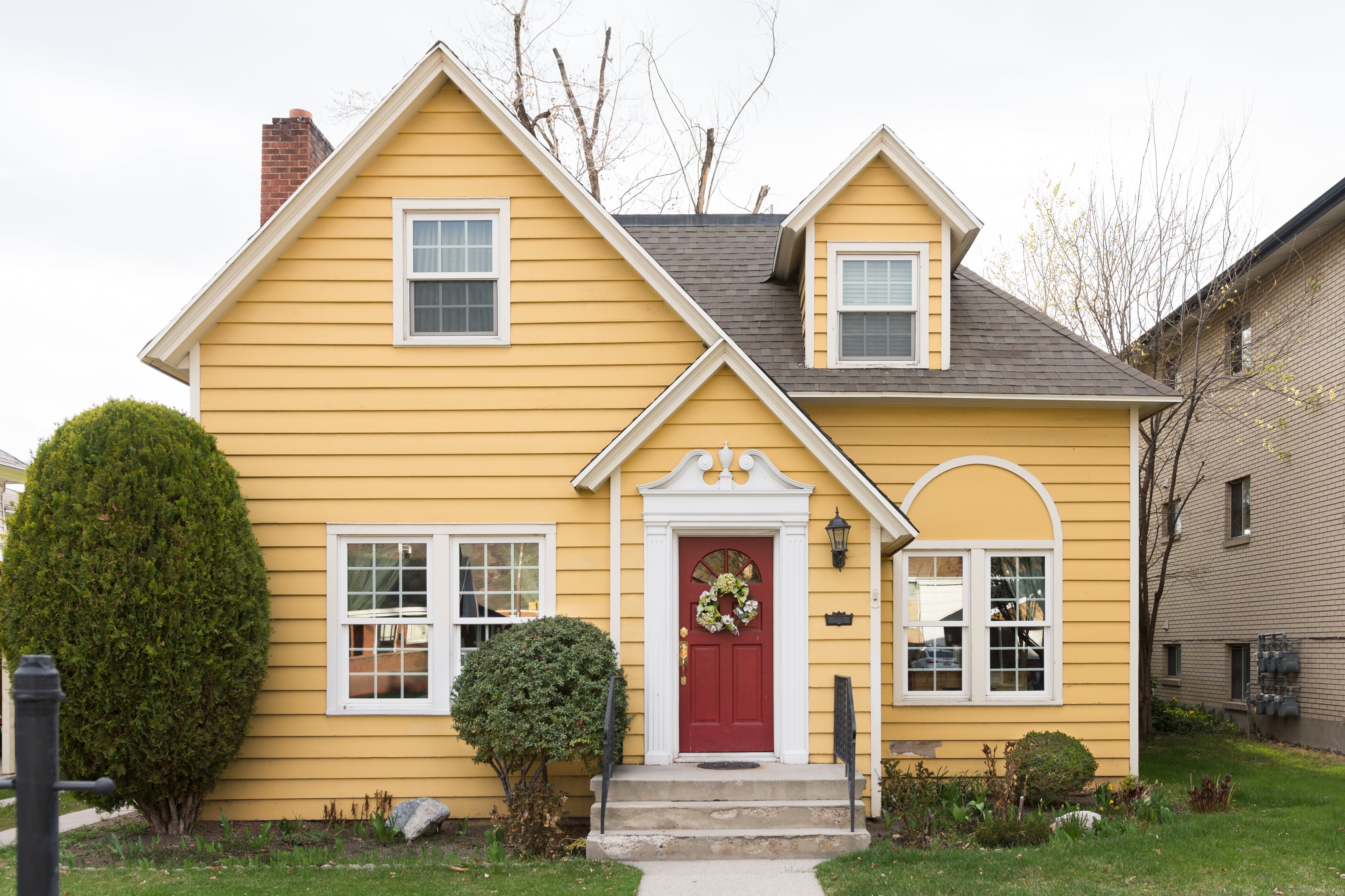 A yellow house