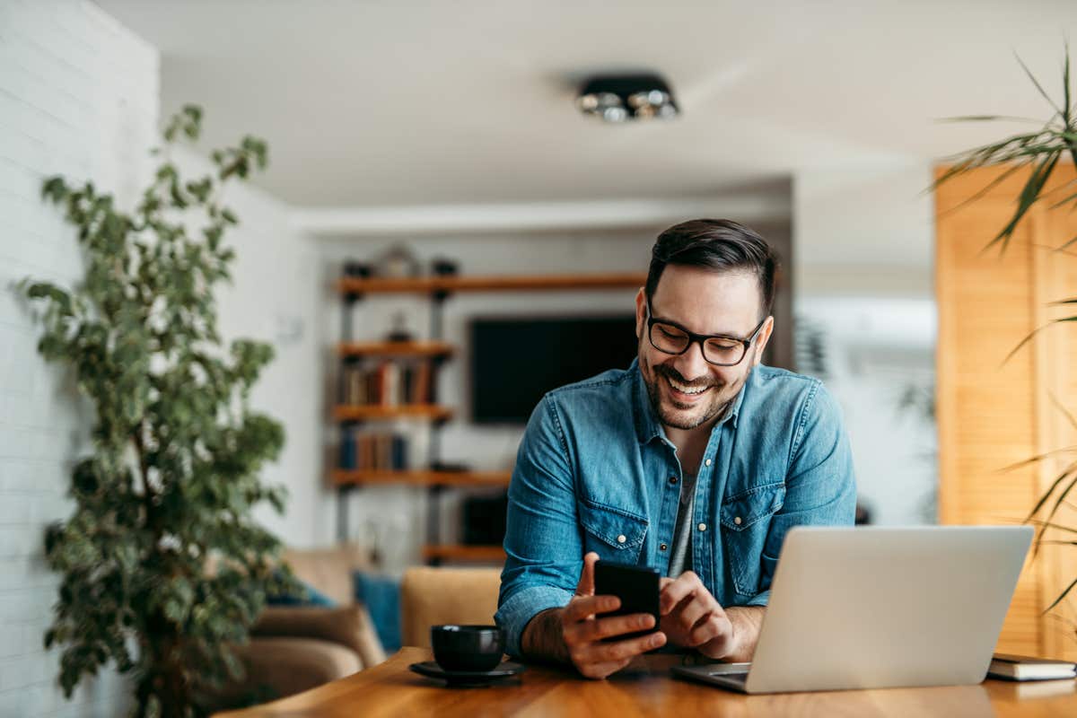 A man on his phone ordering home insurance