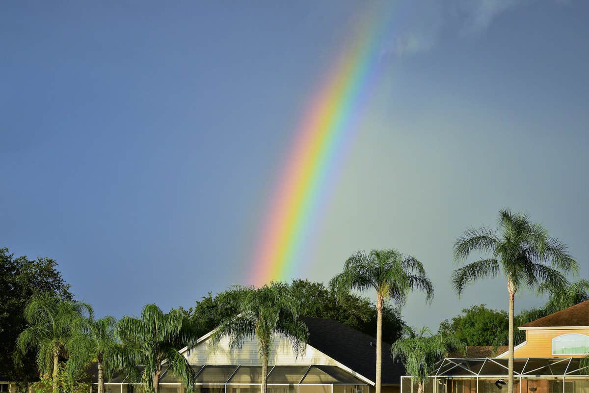 A rainbow over a Florida home