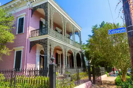 A pink Victorian house in the Garden District of New Orleans 